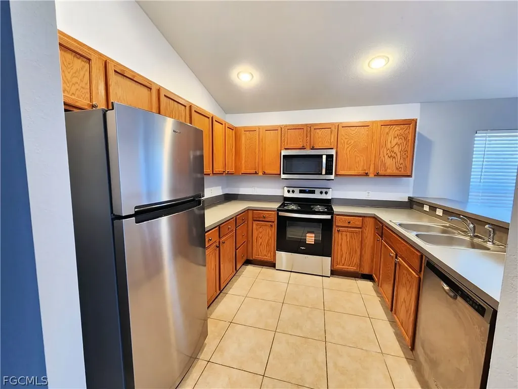 977-979 Graystone Avenue Lehigh Acres FL 33974