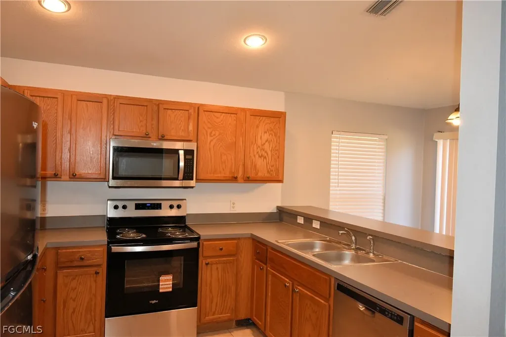 977-979 Graystone Avenue Lehigh Acres FL 33974