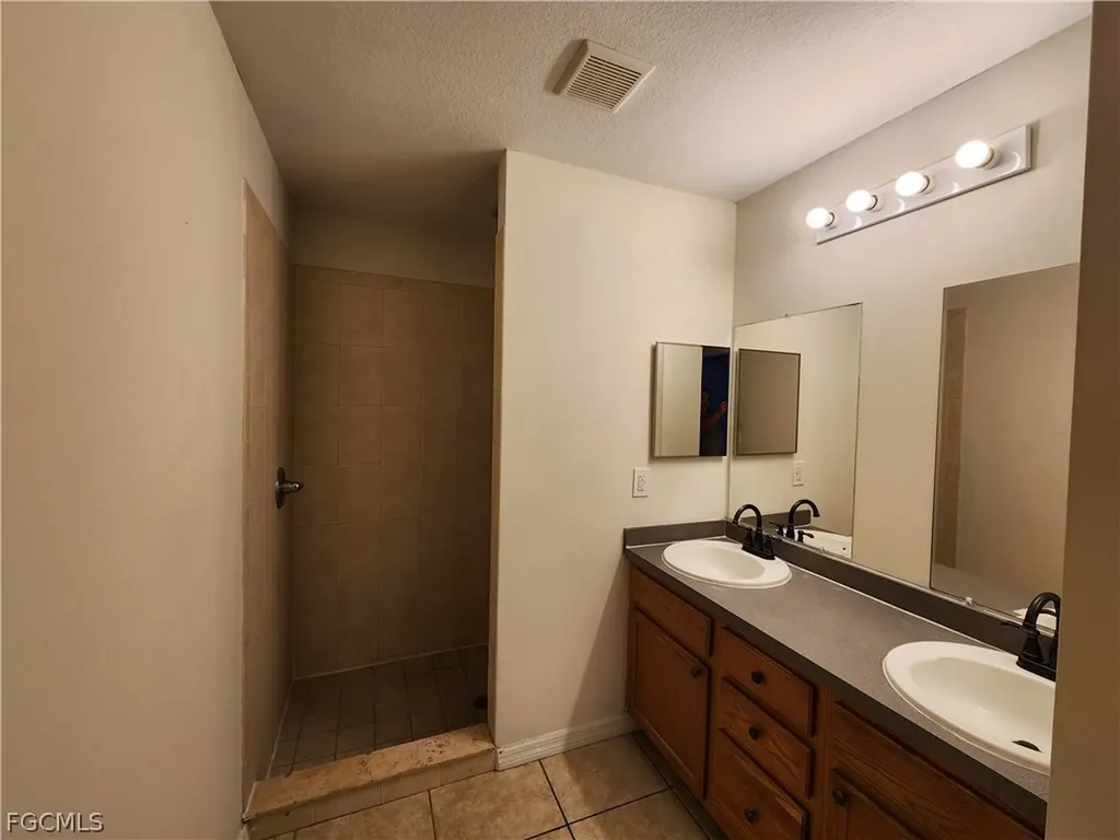 977-979 Graystone Avenue Lehigh Acres FL 33974