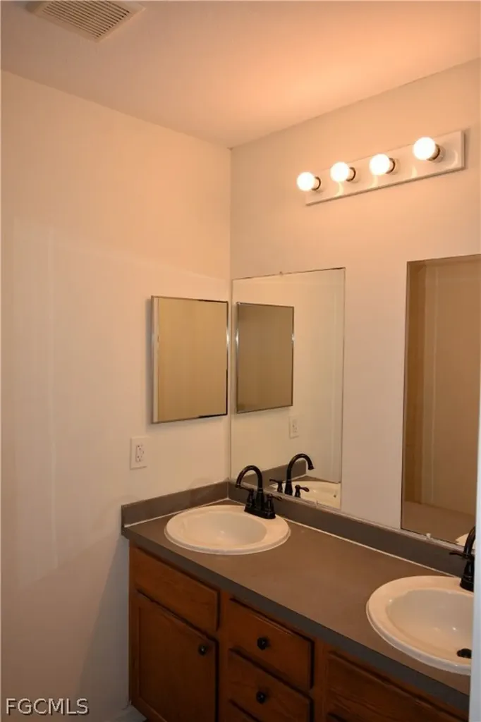 977-979 Graystone Avenue Lehigh Acres FL 33974