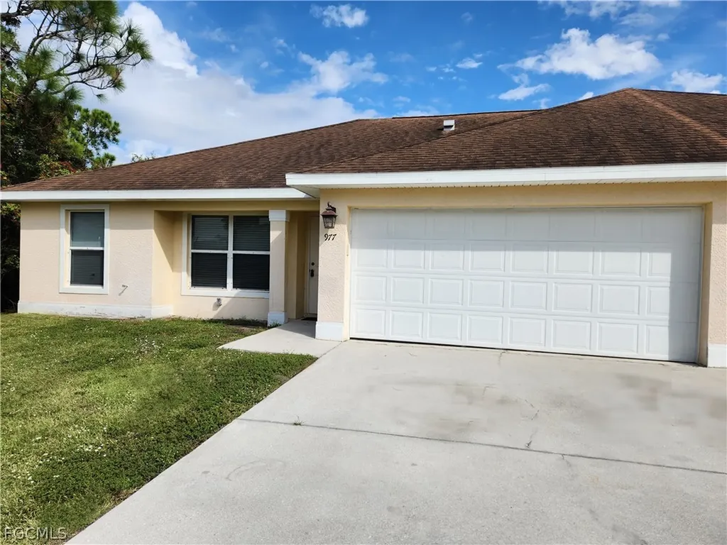 977-979 Graystone Avenue Lehigh Acres FL 33974