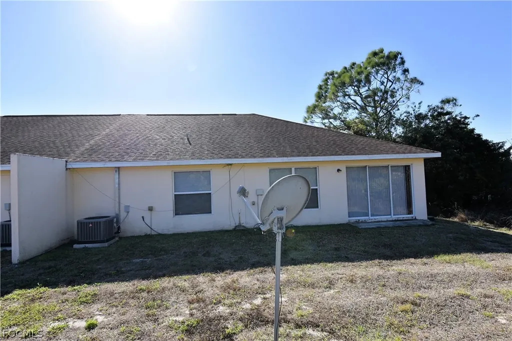 977-979 Graystone Avenue Lehigh Acres FL 33974