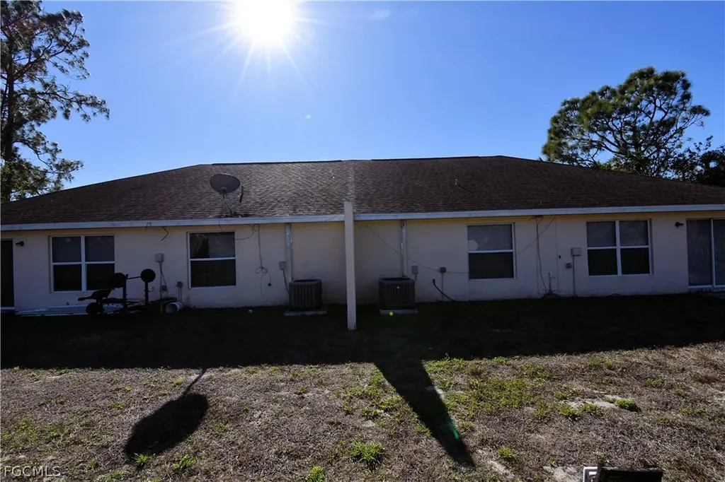 977-979 Graystone Avenue Lehigh Acres FL 33974