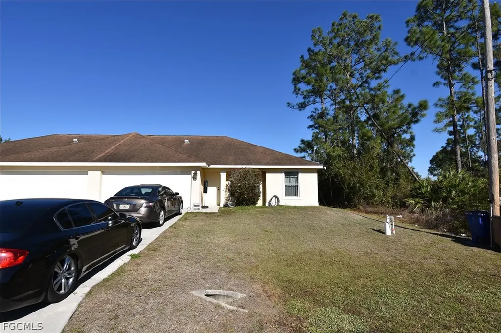 977-979 Graystone Avenue Lehigh Acres FL 33974