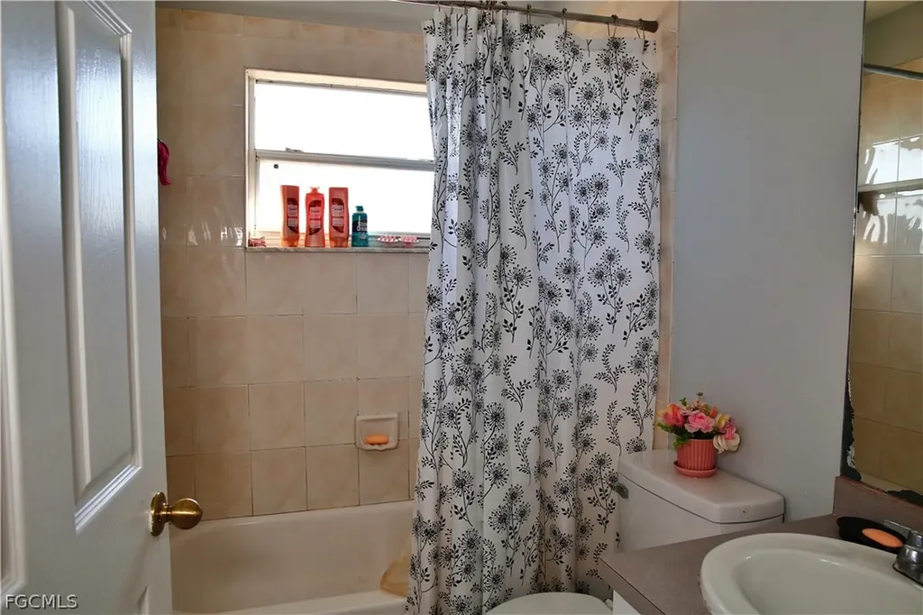 1809/1811 SW Santa Barbara Place Cape Coral FL 33991