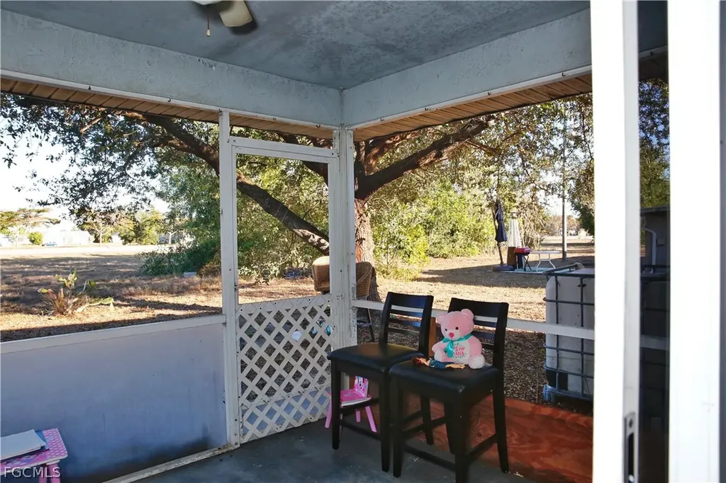1809/1811 SW Santa Barbara Place Cape Coral FL 33991