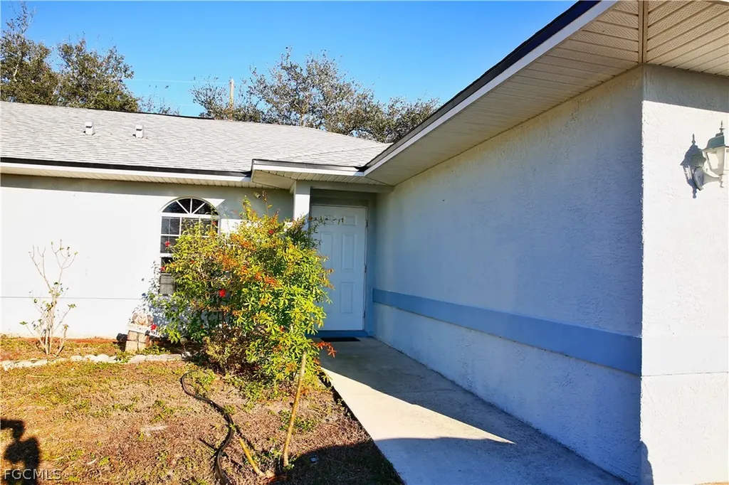 1809/1811 SW Santa Barbara Place Cape Coral FL 33991