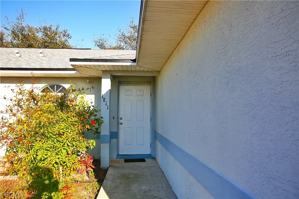 1809/1811 SW Santa Barbara Place Cape Coral FL 33991