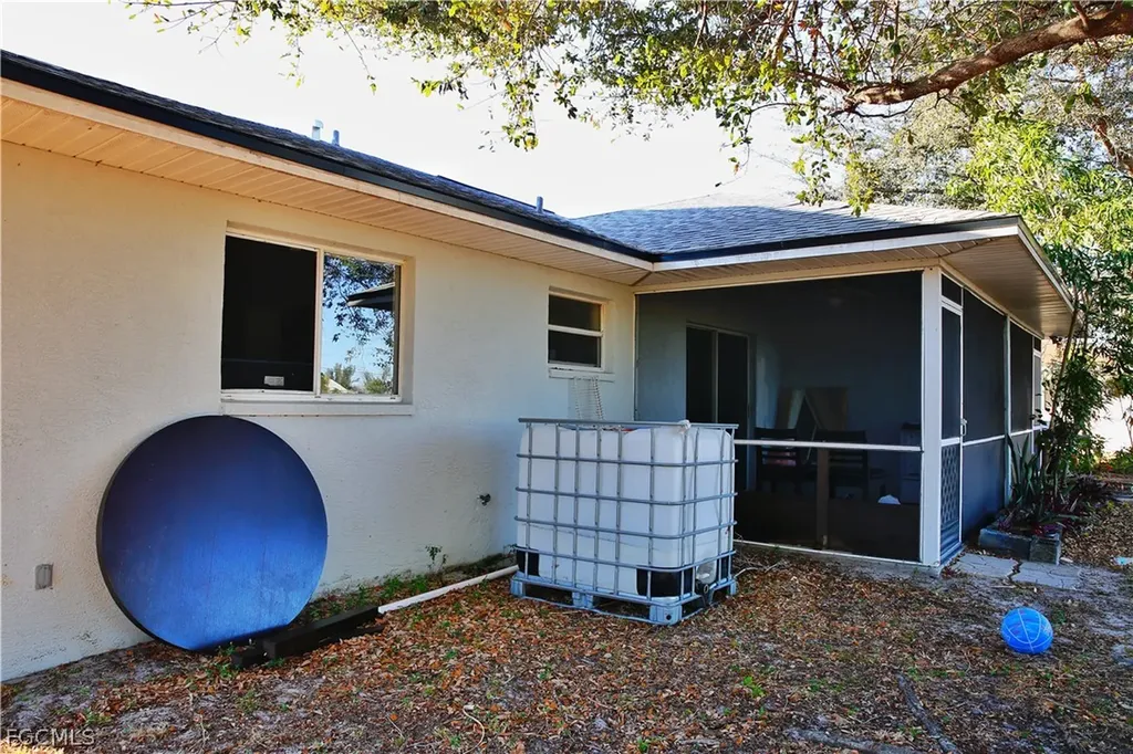1809/1811 SW Santa Barbara Place Cape Coral FL 33991