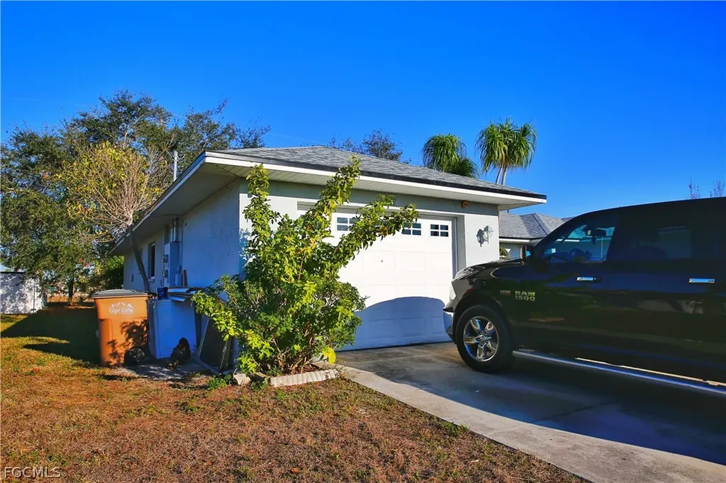 1809/1811 SW Santa Barbara Place Cape Coral FL 33991
