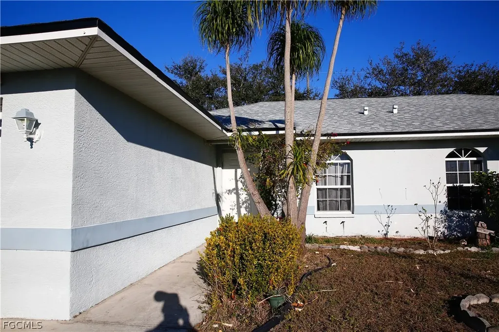 1809/1811 SW Santa Barbara Place Cape Coral FL 33991