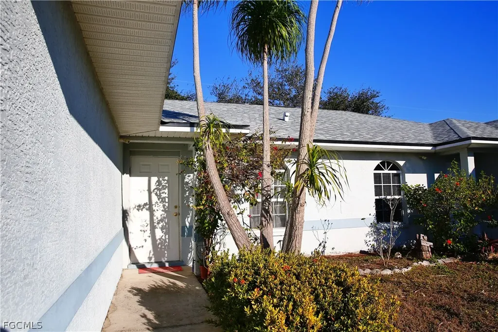 1809/1811 SW Santa Barbara Place Cape Coral FL 33991