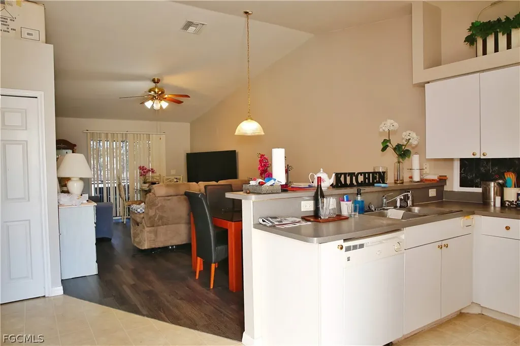1809/1811 SW Santa Barbara Place Cape Coral FL 33991