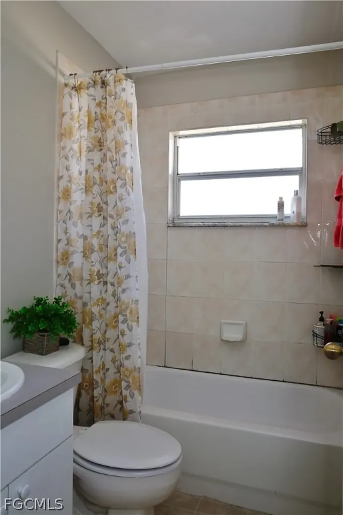 1809/1811 SW Santa Barbara Place Cape Coral FL 33991