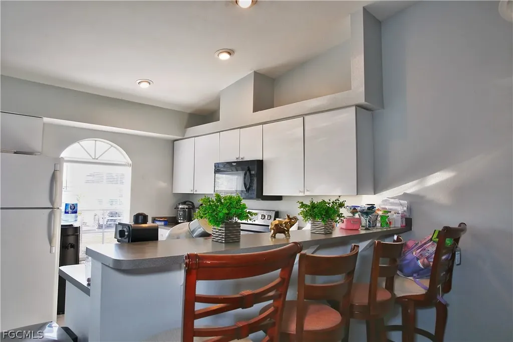 1809/1811 SW Santa Barbara Place Cape Coral FL 33991