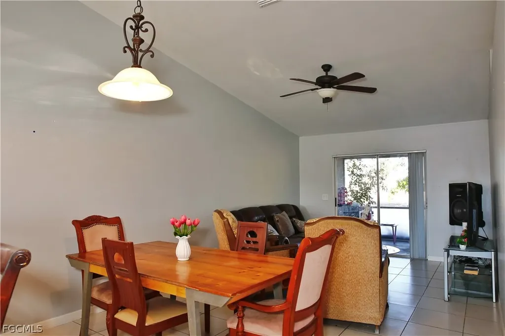 1809/1811 SW Santa Barbara Place Cape Coral FL 33991