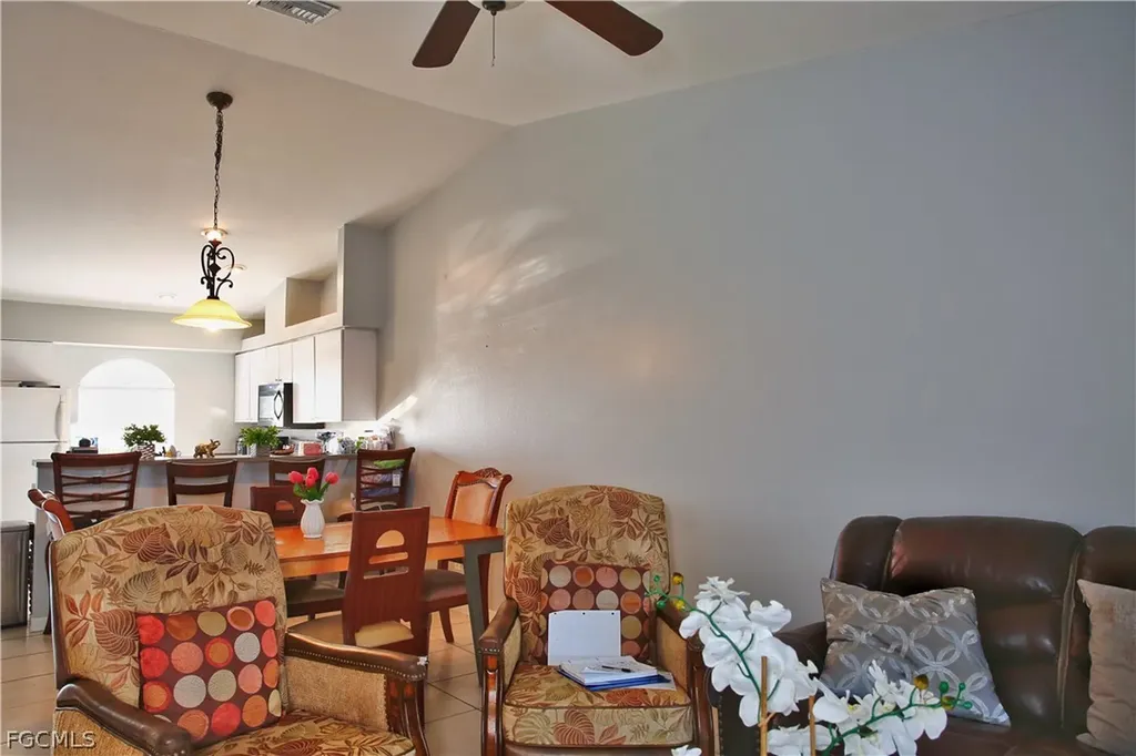 1809/1811 SW Santa Barbara Place Cape Coral FL 33991