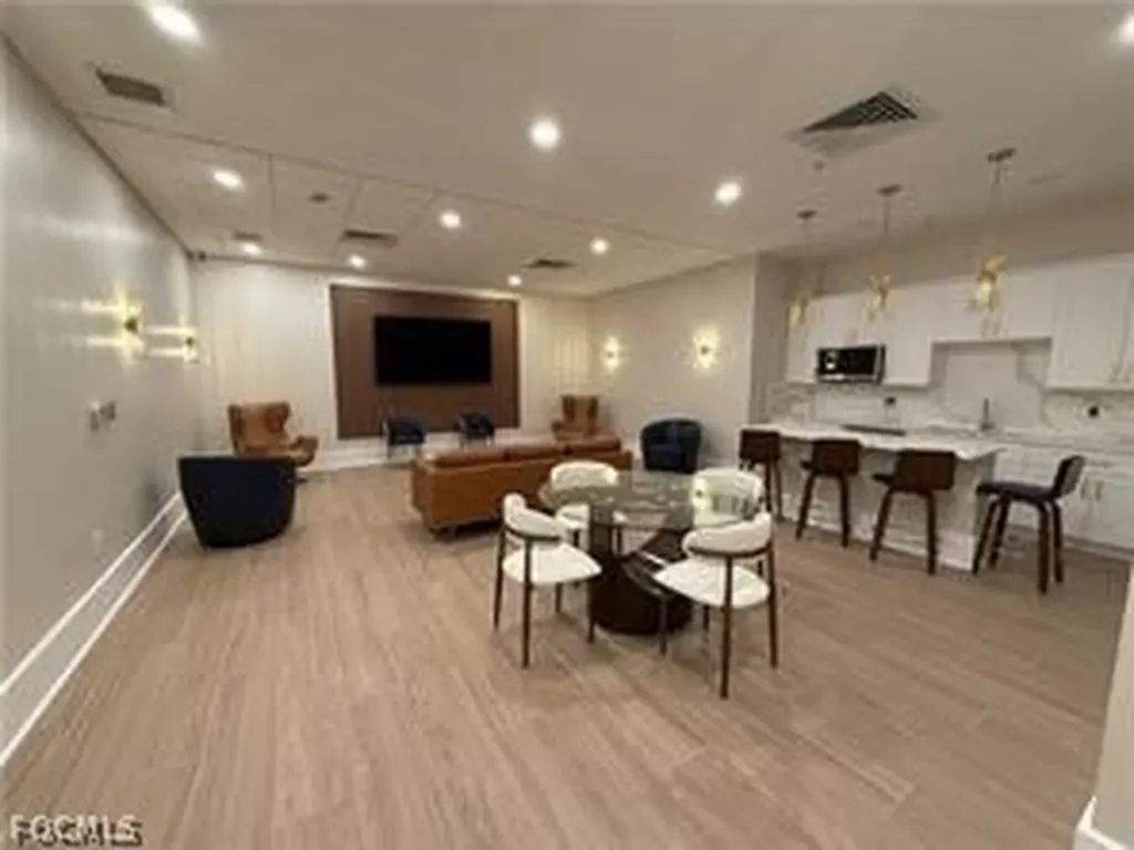 2797 First Street Fort Myers FL 33916