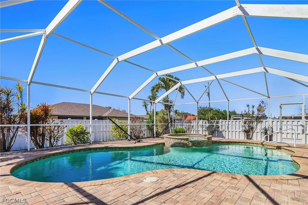 1932 SE 8th Avenue Cape Coral FL 33990