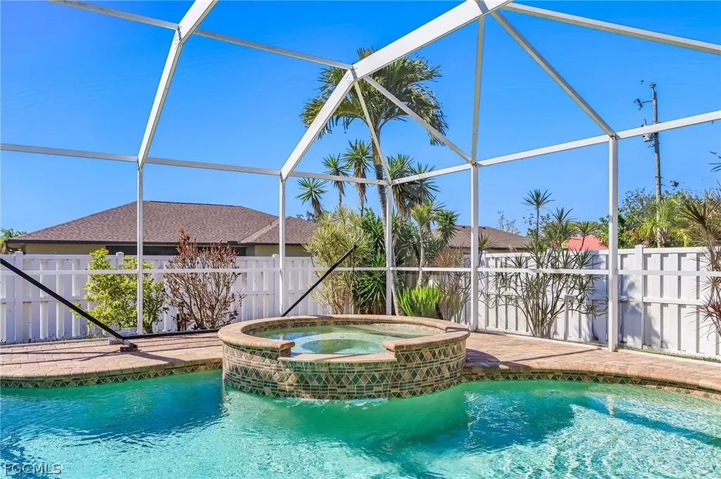 1932 SE 8th Avenue Cape Coral FL 33990