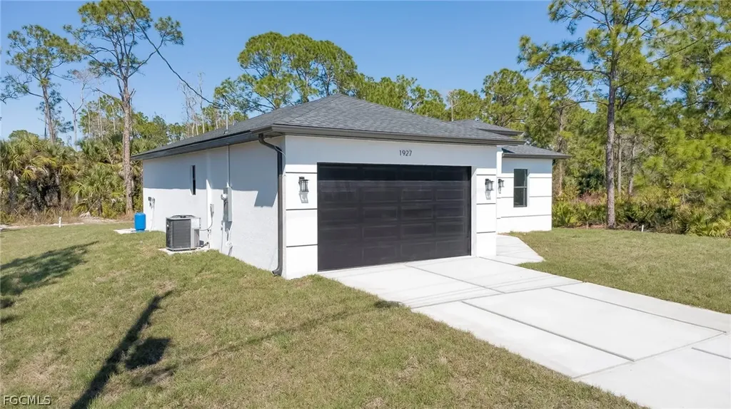 1927 Redmont Avenue Lehigh Acres FL 33972