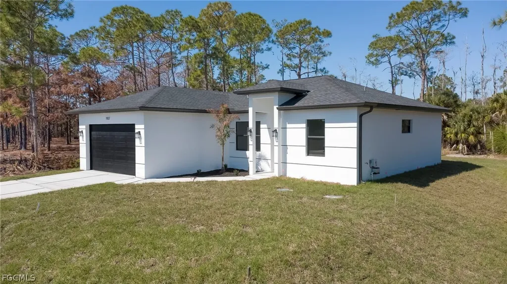 1927 Redmont Avenue Lehigh Acres FL 33972