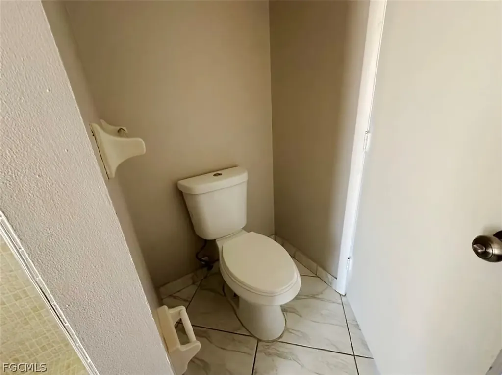 214 SE 7th Street Cape Coral FL 33990