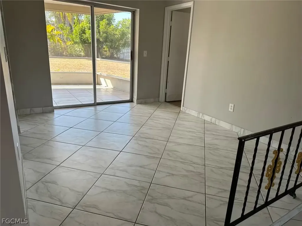 214 SE 7th Street Cape Coral FL 33990