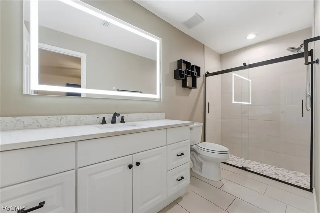 526-528 SE 5th Place Cape Coral FL 33990