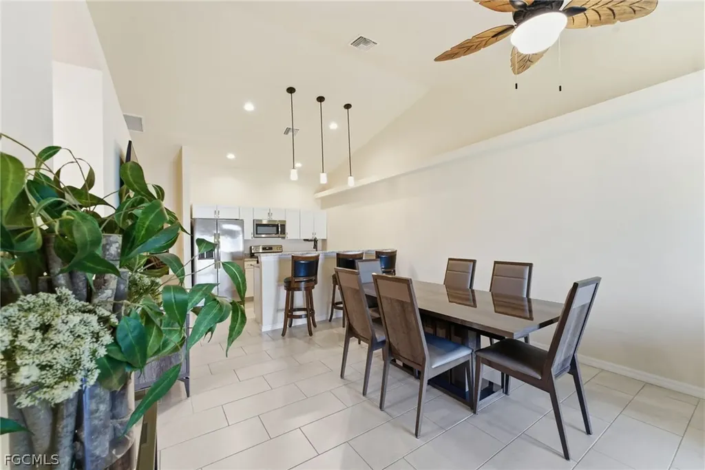 526-528 SE 5th Place Cape Coral FL 33990