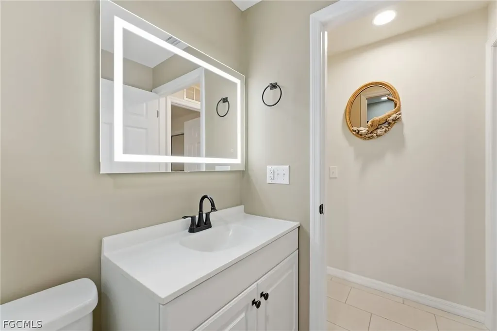 526-528 SE 5th Place Cape Coral FL 33990