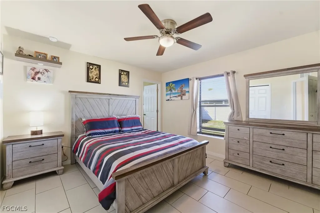 526-528 SE 5th Place Cape Coral FL 33990