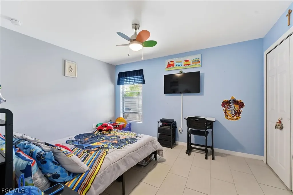 526-528 SE 5th Place Cape Coral FL 33990
