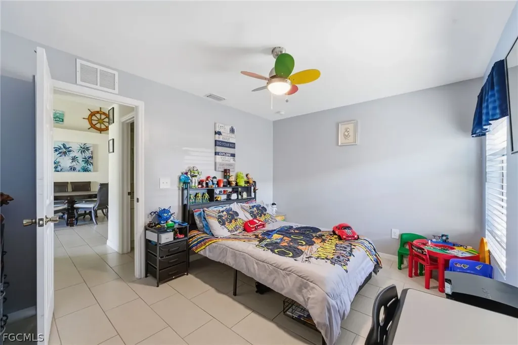 526-528 SE 5th Place Cape Coral FL 33990