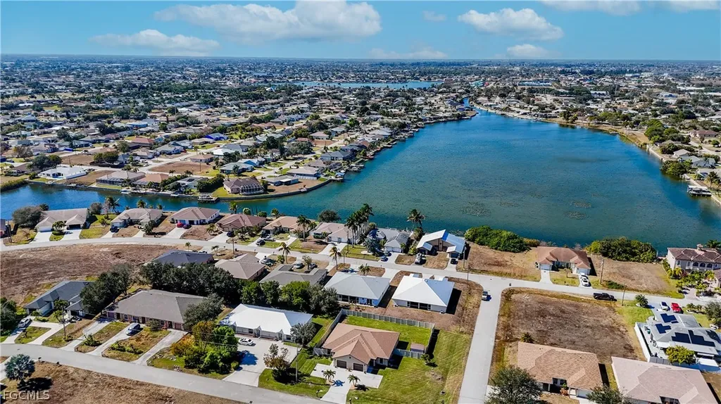 526-528 SE 5th Place Cape Coral FL 33990