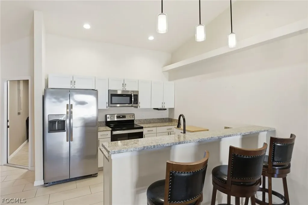 526-528 SE 5th Place Cape Coral FL 33990