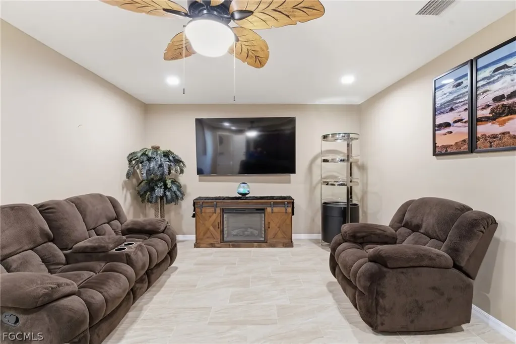 526-528 SE 5th Place Cape Coral FL 33990