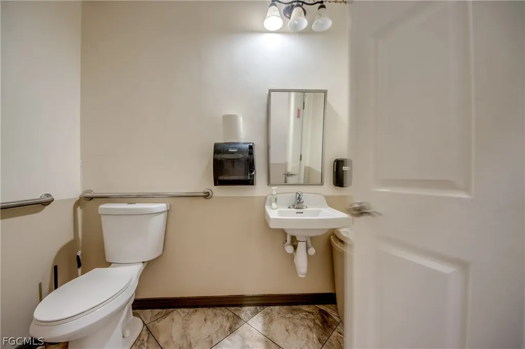 2414 Tamiami Trail Port Charlotte FL 33952