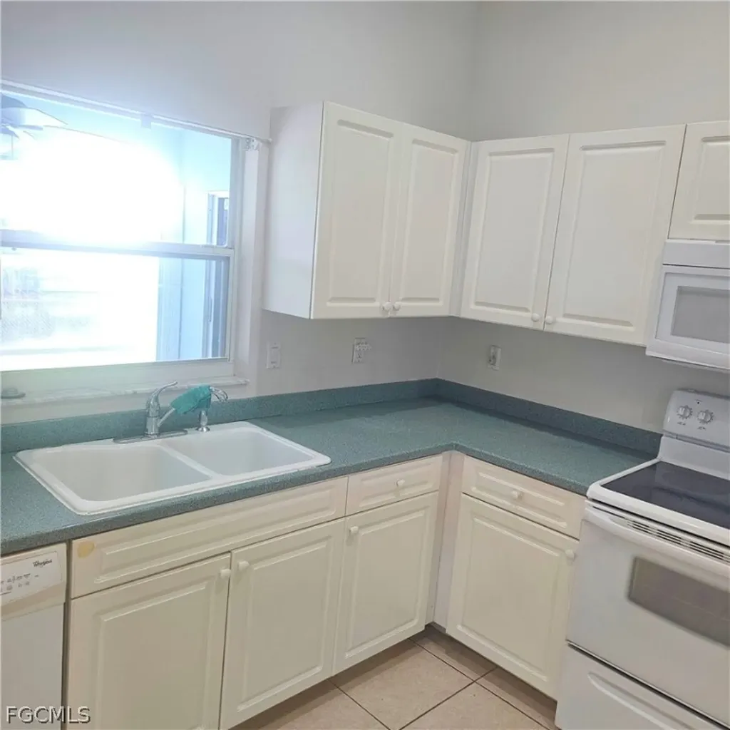 3315 SW 8th Court Cape Coral FL 33914
