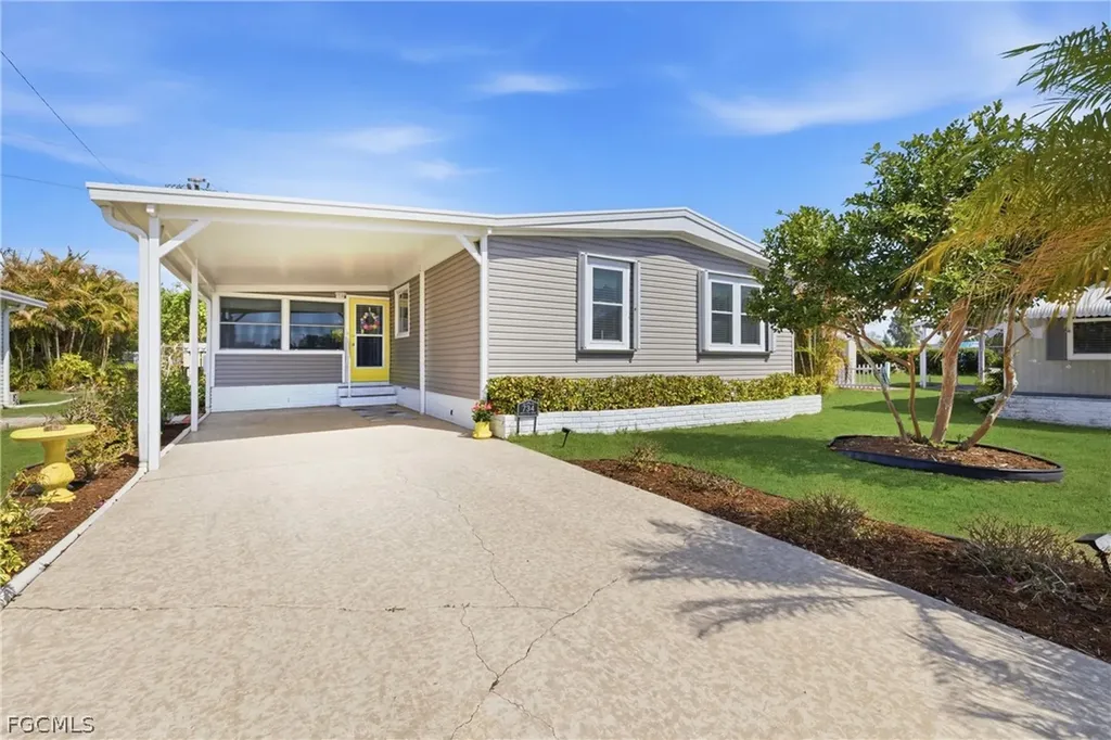 734 Knotty Pine Circle North Fort Myers FL 33917