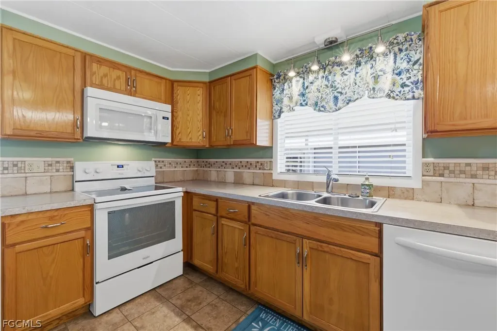 734 Knotty Pine Circle North Fort Myers FL 33917