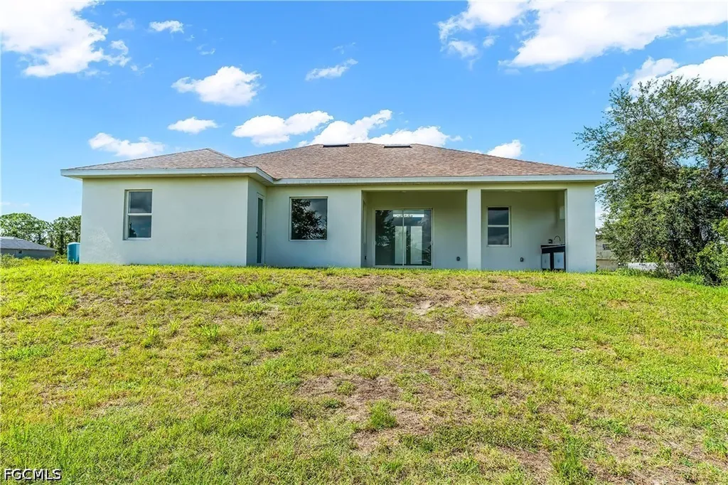 3718 8th Street SW Lehigh Acres FL 33976