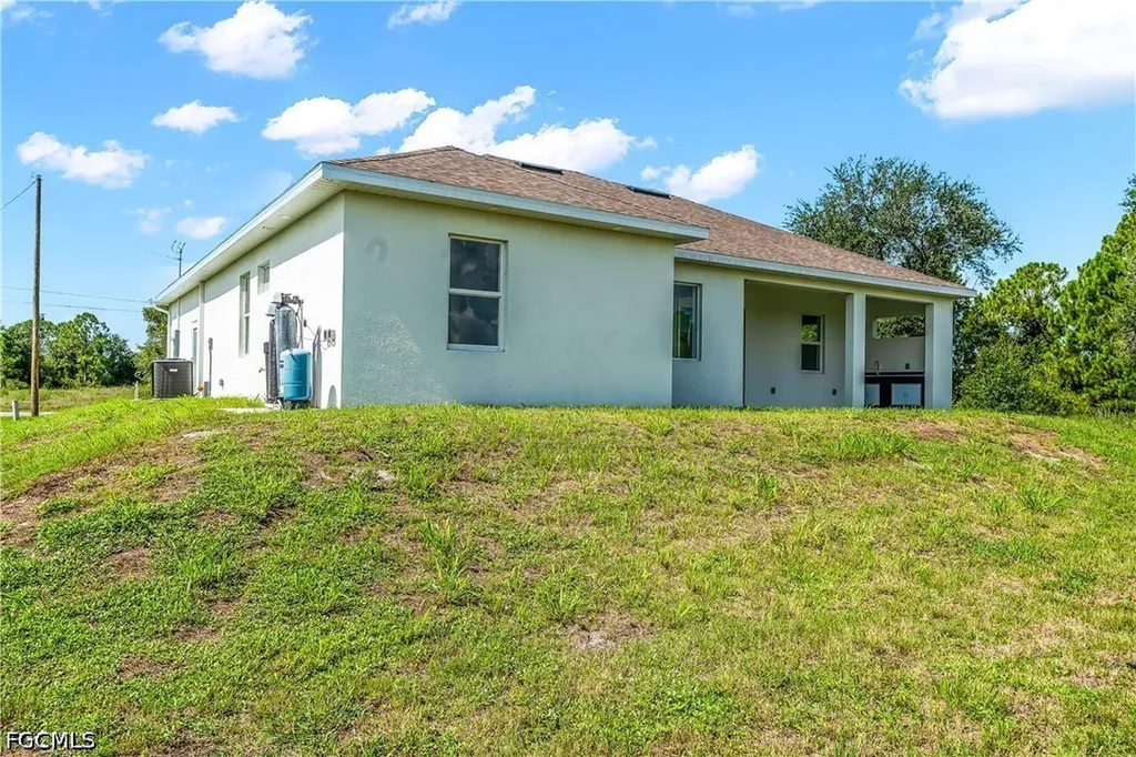 3718 8th Street SW Lehigh Acres FL 33976