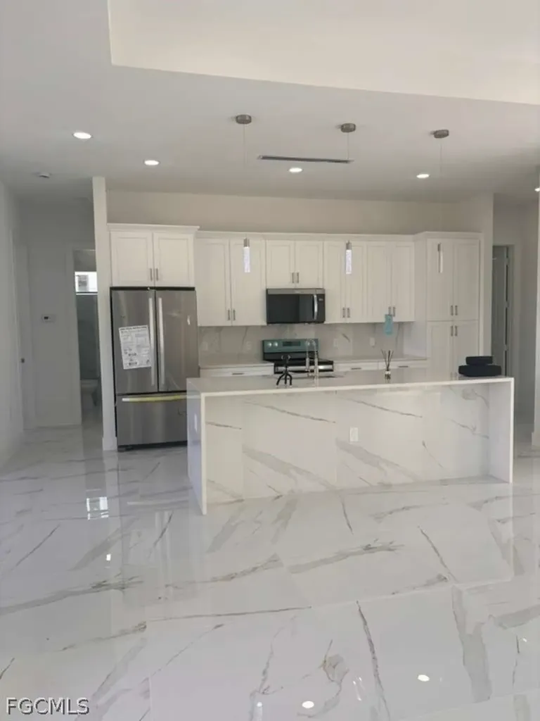 3718 8th Street SW Lehigh Acres FL 33976
