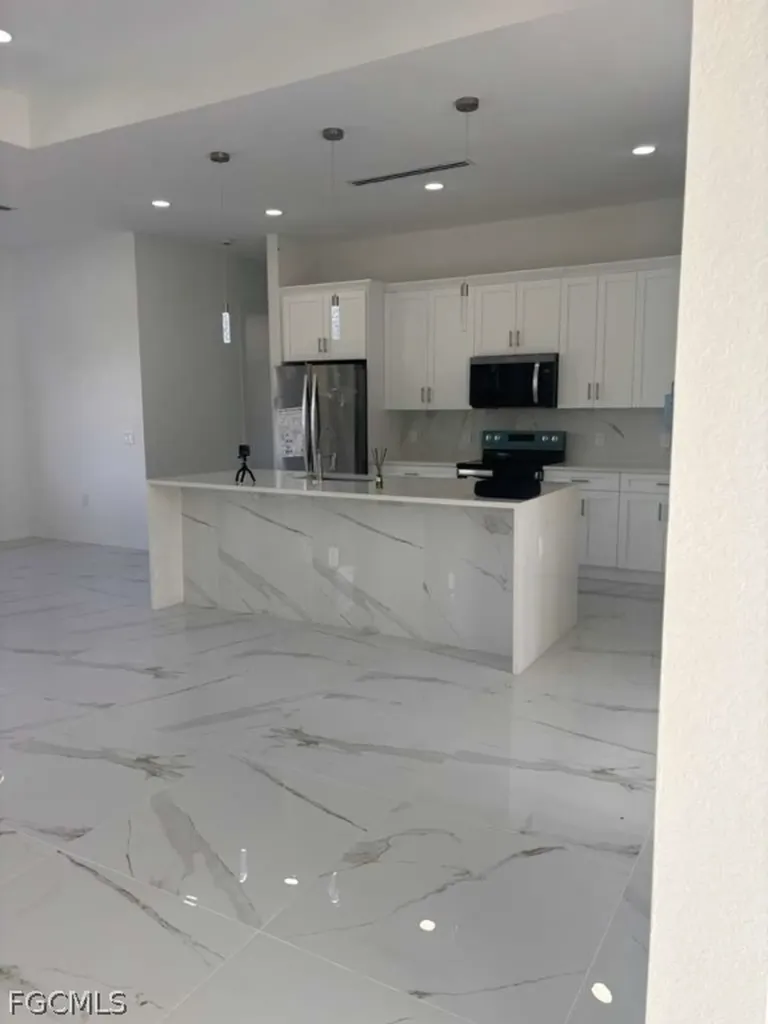 3718 8th Street SW Lehigh Acres FL 33976
