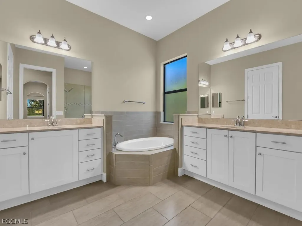 10093 Avalon Lake Circle Fort Myers FL 33913
