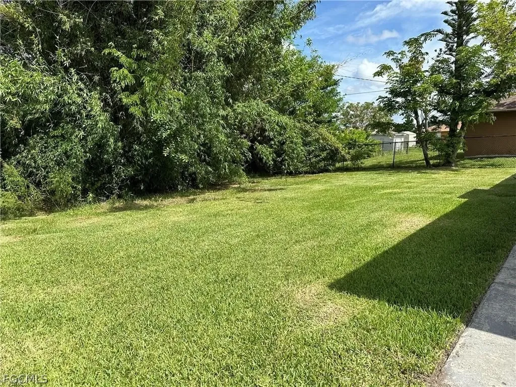 8 Roanoke Drive Fort Myers FL 33905