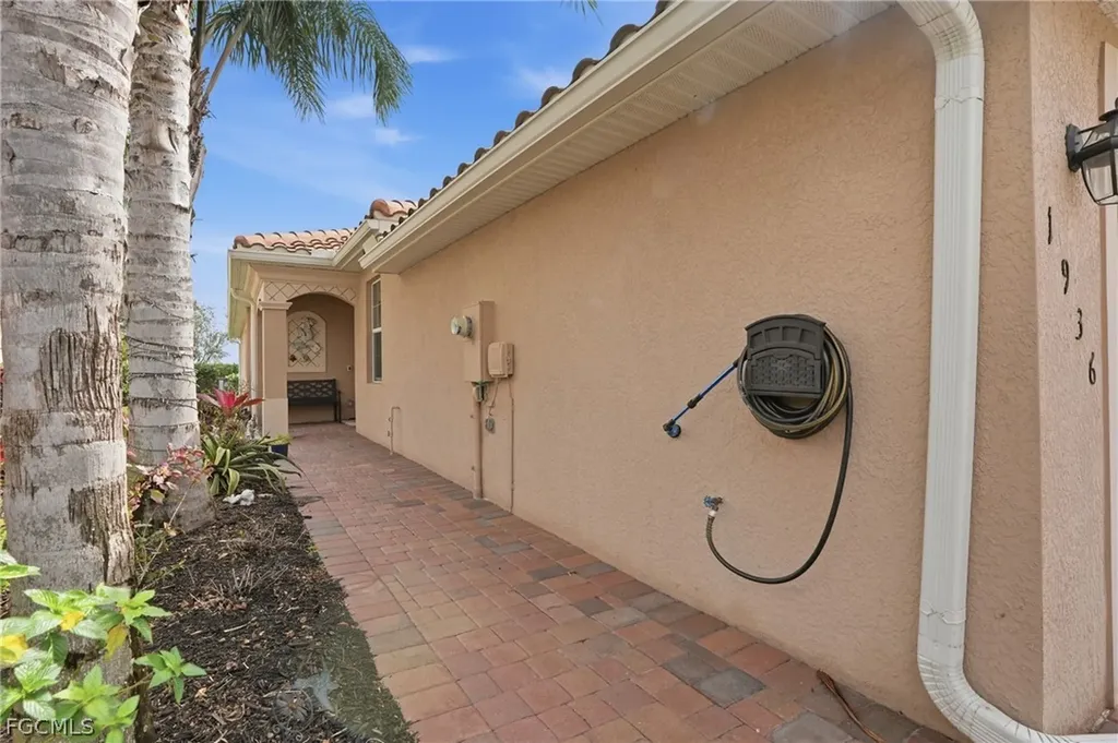 1936 Wellington Street Naples FL 34120