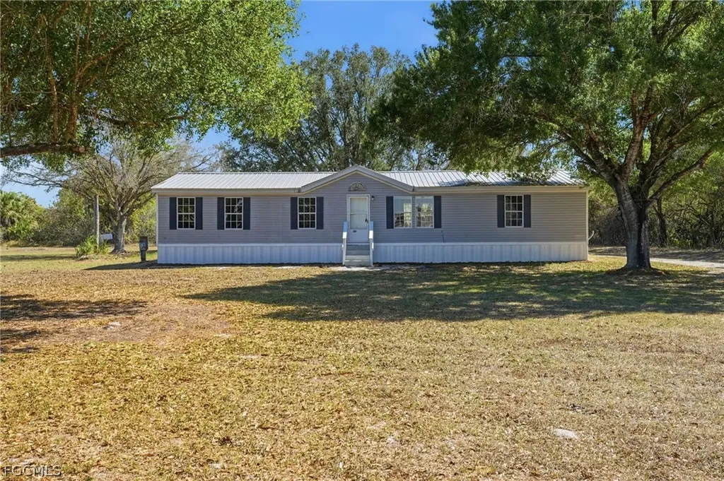 1446 Seminole Avenue Labelle FL 33935