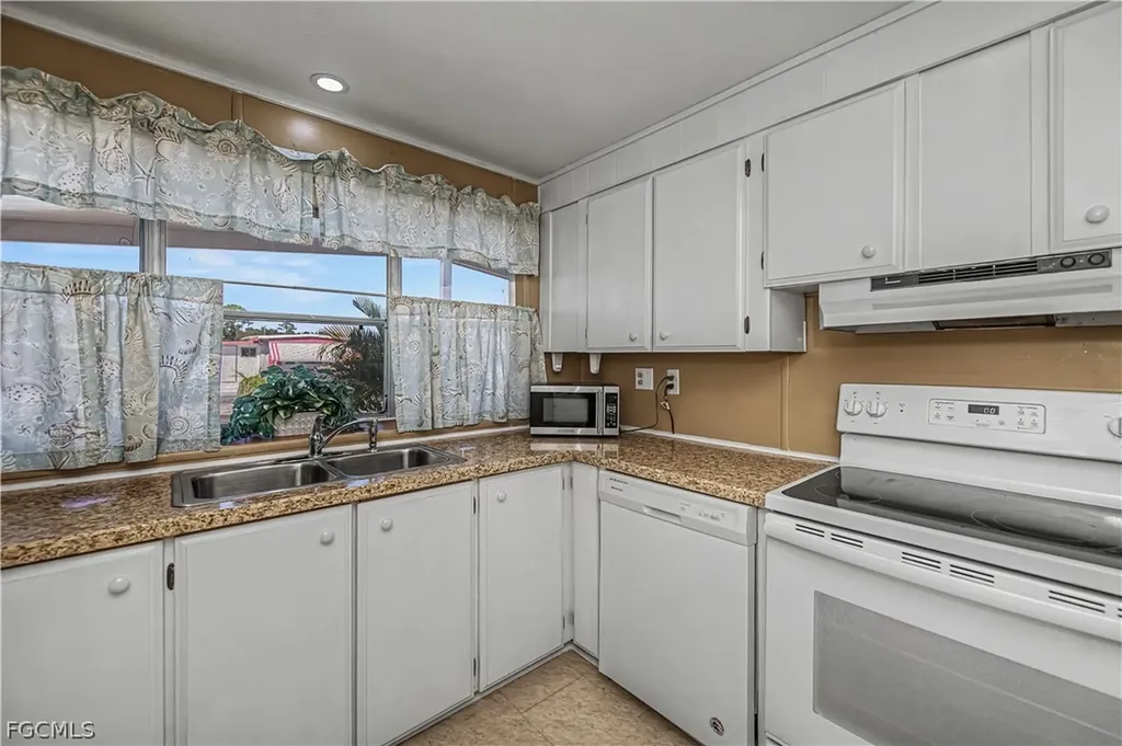 154 Overland Trail North Fort Myers FL 33917